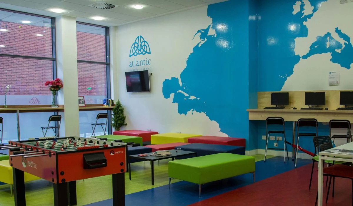 Atlantic_Language_Dublin_Main_Lounge-1200x700