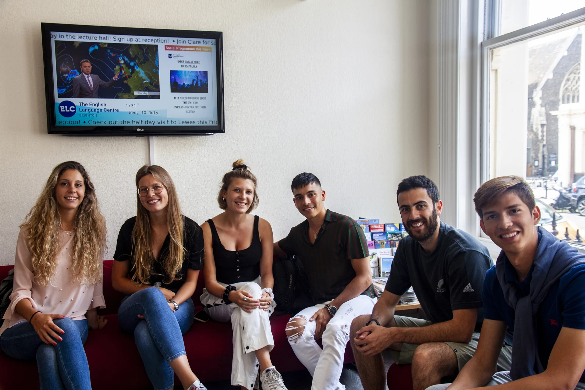 Students-in-common-room