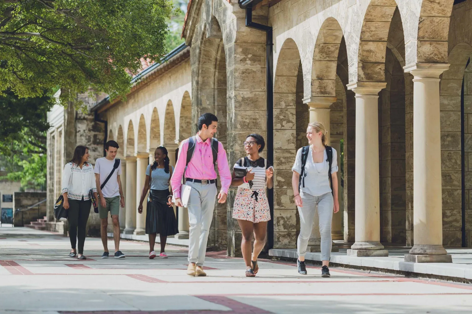UWA Students on Campus 3.jpg_44542